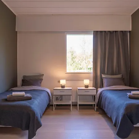 Newly Renovated House For 6 People *