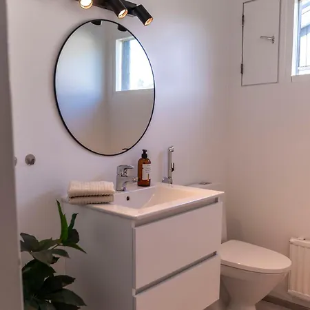 Newly Renovated House For 6 People * 皮埃塔尔萨里