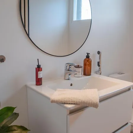 Newly Renovated House For 6 People *