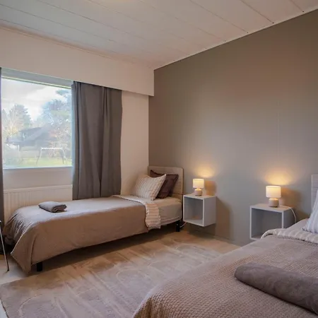 Newly Renovated House For 6 People *