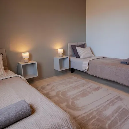 Newly Renovated House For 6 People