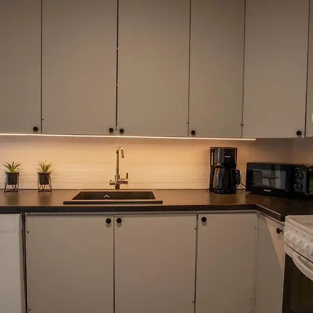 Newly Renovated House For 6 People *