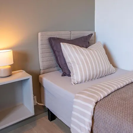Newly Renovated House For 6 People *